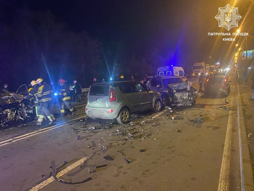 У Києві сталась масштабна ДТП, є постраждалі