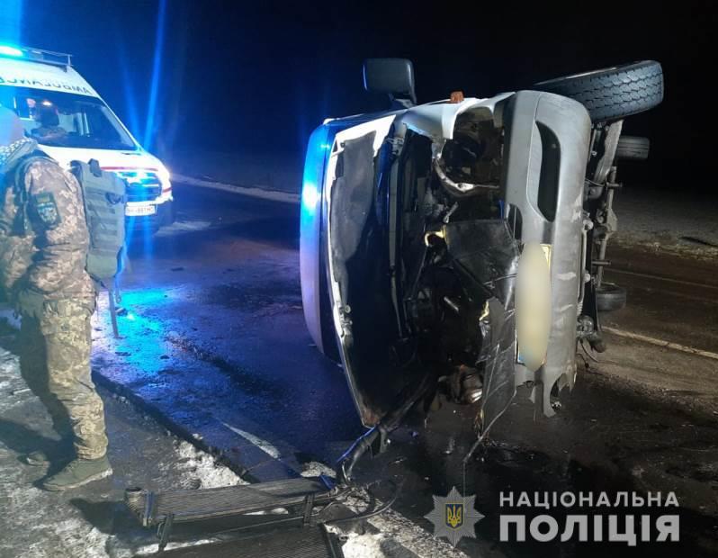 На Одещині зіткнулися мікроавтобус і легковик: серед постраждалих — неповнолітній