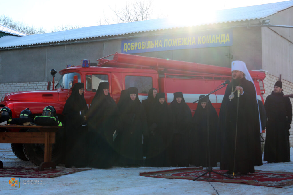 В Україні відкрили першу пожежну команду черниць