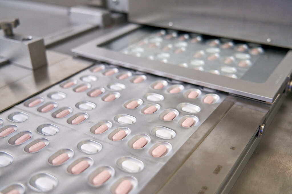 У США дозволили використовувати ліки Pfizer проти COVID-19