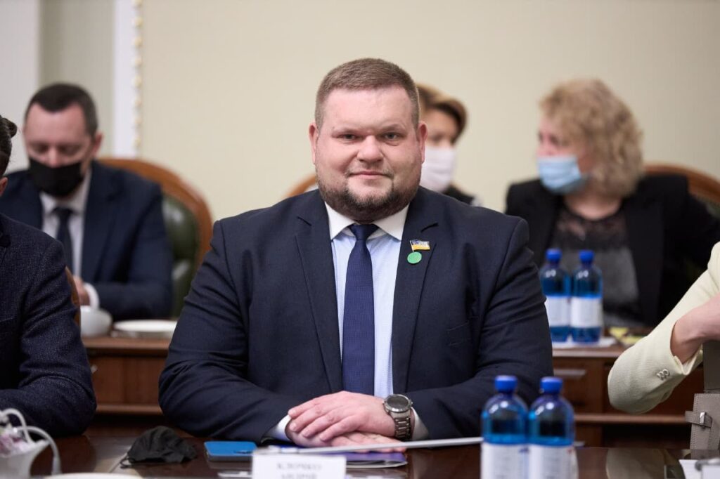 Розщедрився й сфотографував: “слуга” Клочко подарував лікарям три піци