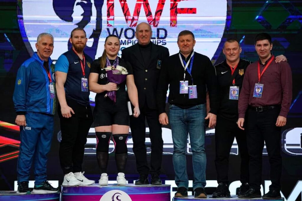 Здобула три золоті медалі: українська спортсменка стала абсолютним чемпіоном світу з важкої атлетики