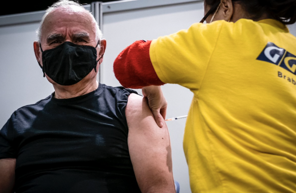 Нідерланди почали щеплення бустерною дозою COVID-вакцини