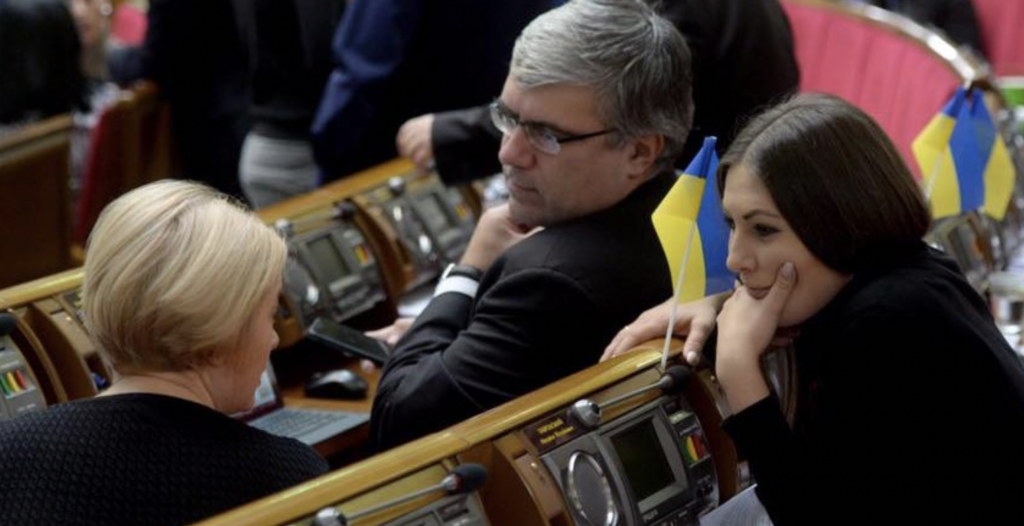 “Європейська Солідарність” вимагає зупинити рейдерське захоплення Офісом Зеленського телеканалу “РАДА”: заява