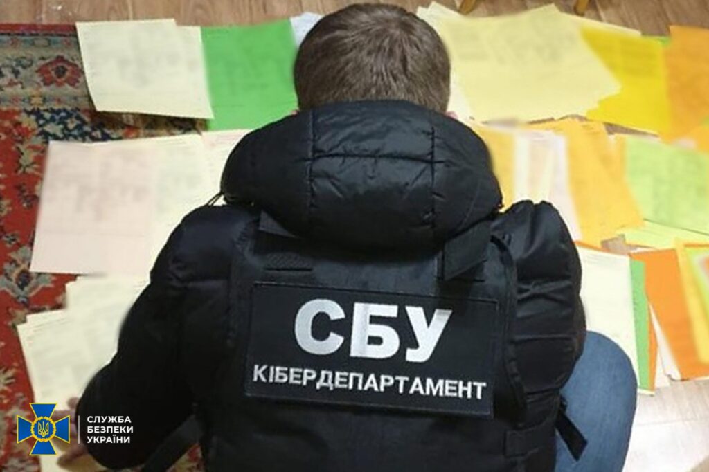 В’язні “ДНР” заробили мільйони гривень під виглядом операторів українських кол-центрів