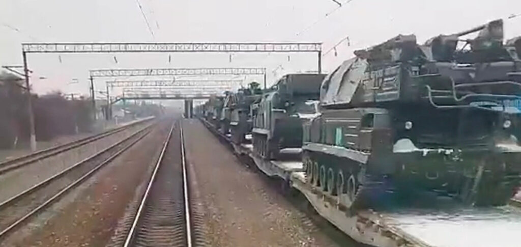 Росія й надалі перекидає військових і техніку до кордону з Україною – CIT