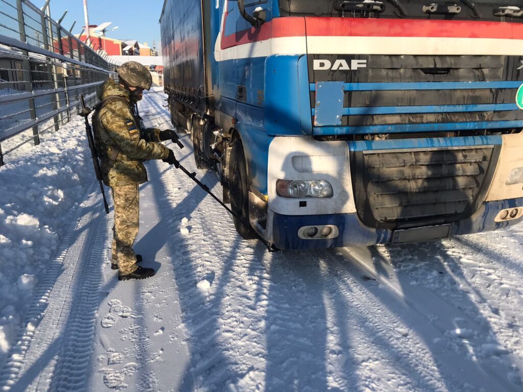 Гуманітарна допомога: ООН доставила на схід України будівельні матеріали, медичні товари і техніку