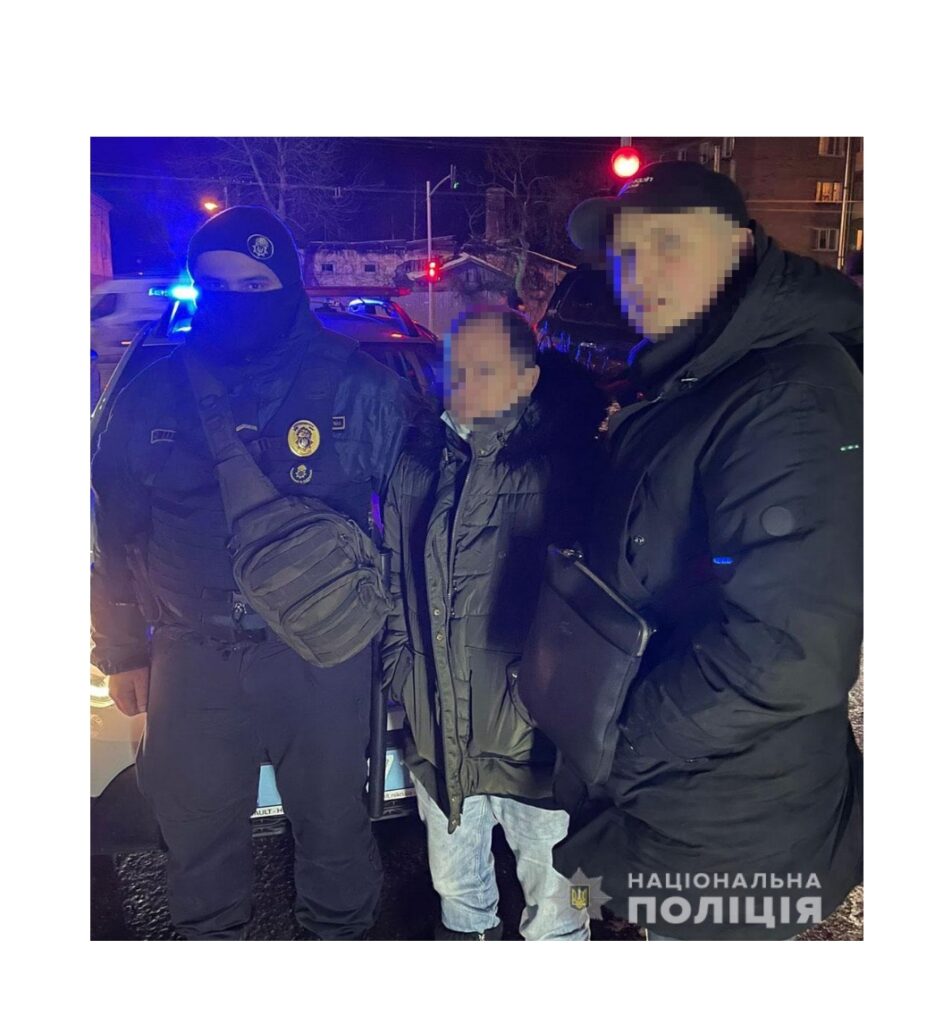 Перевдягнувся у жінку та представився лікарем: у Львові чоловік намагався розбестити дівчинку у шкільному туалеті