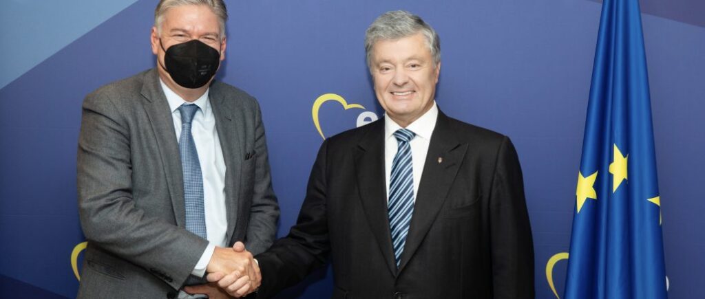 Петро Порошенко у Брюсселі провів зустріч з генсеком Європейської народної партії Антоніо Лопес-Істурісом
