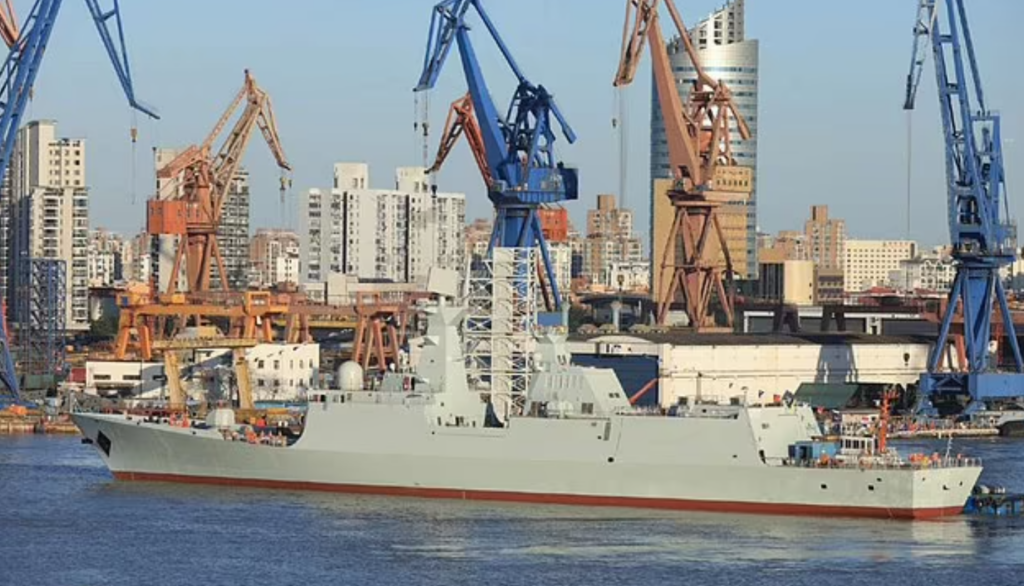 Одразу три: Китай спустив на воду нові військові кораблі