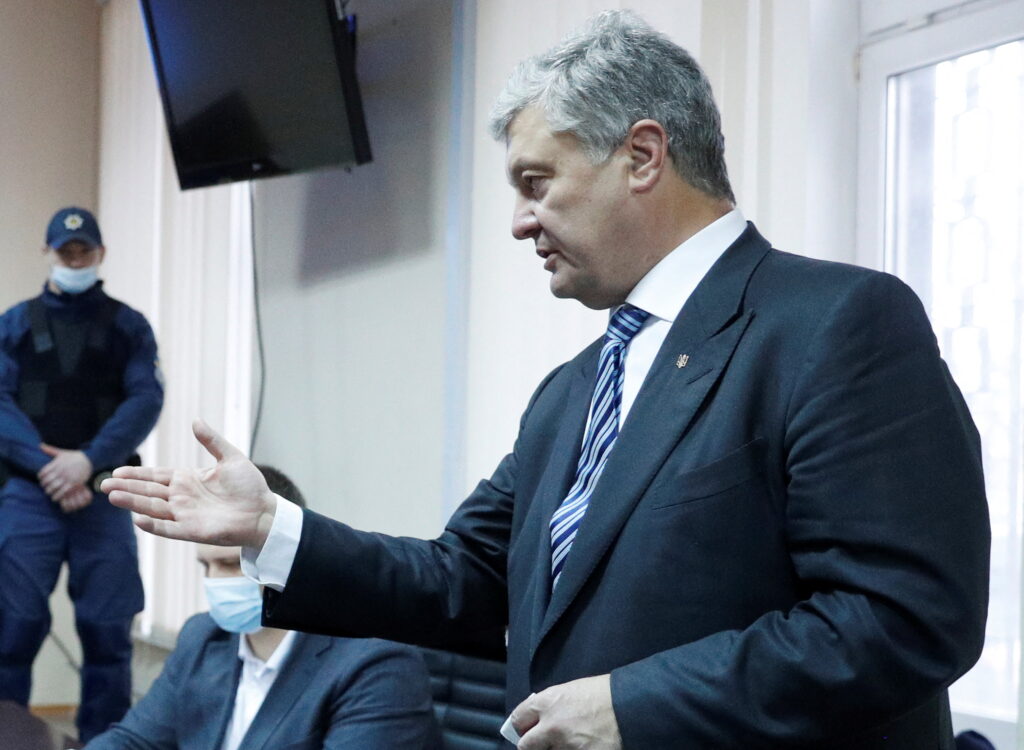 Безкоштовний адвокат, якого хотіли нав’язати Порошенку, вважає, що його планували затримати в аеропорту, але щось пішло не так