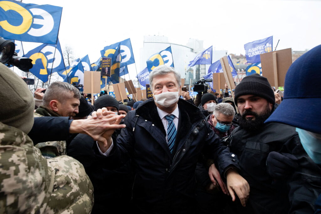“Політичний цирк” та “зведення рахунків”: як світ реагує на справу проти Порошенка