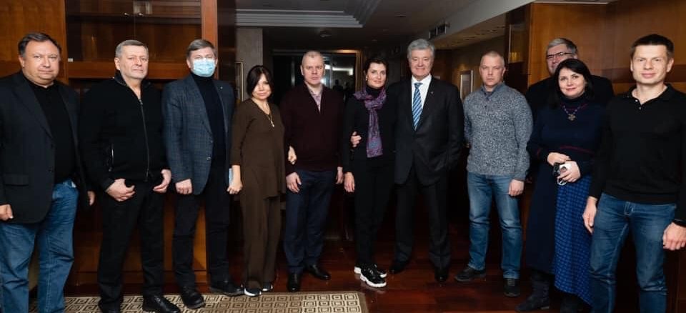 Їдемо додому і з нетерпінням чекаємо зустрічі з людьми – Петро Порошенко перед відльотом з Варшави