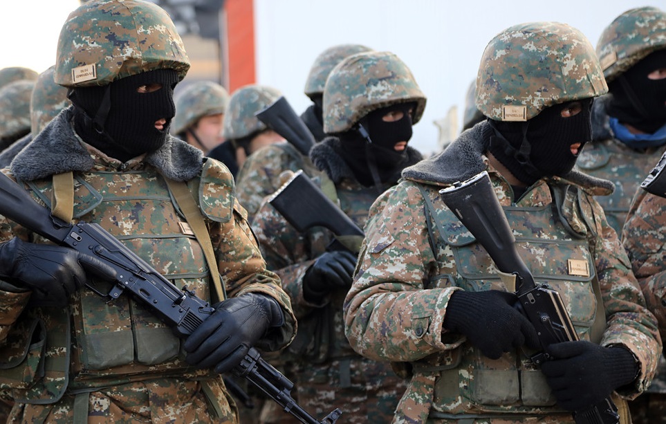 Вірменія направила своїх військових до охопленого протестами Казахстану