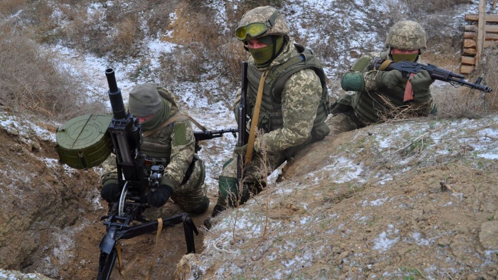 Російські терористи тричі порушили “тишу” на Донбасі: поранено бійця ООС