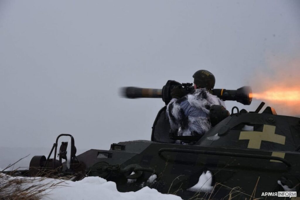 Українські військові здійснили перші практичні пуски з ПТРК NLAW