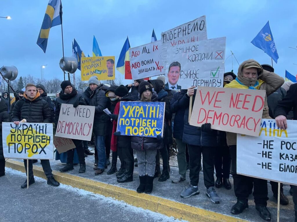 I’ll be back: Порошенко вернулся в Украину. Как это было