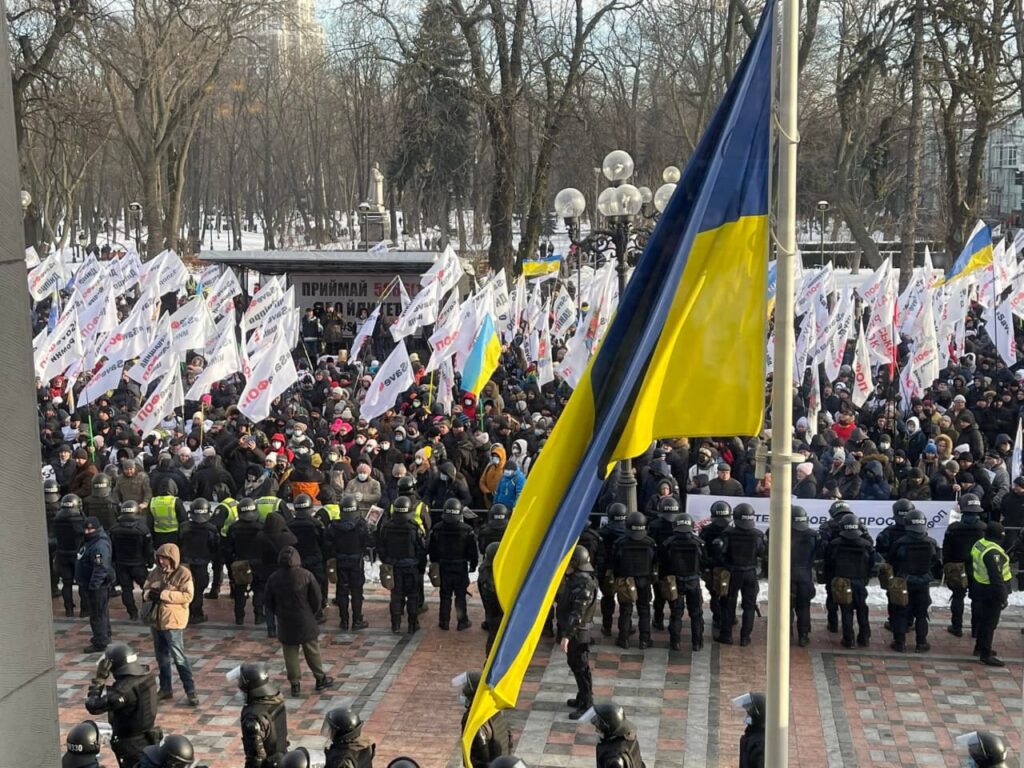 В Киеве продолжаются протесты ФЛП: предприниматели пытаются штурмовать Верховную Раду