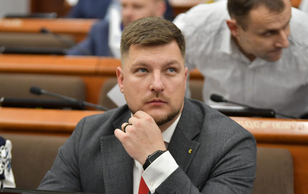 Власти боятся слышать общество — Погребиский о действиях полиции во время акции в поддержку Порошенко