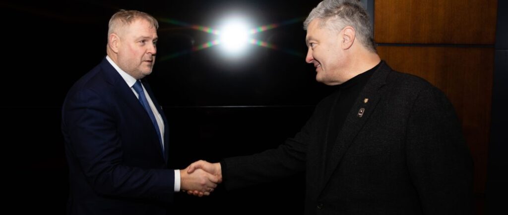 Петро Порошенко обговорив досвід тероборони Естонії з генералом Ріго Террасом