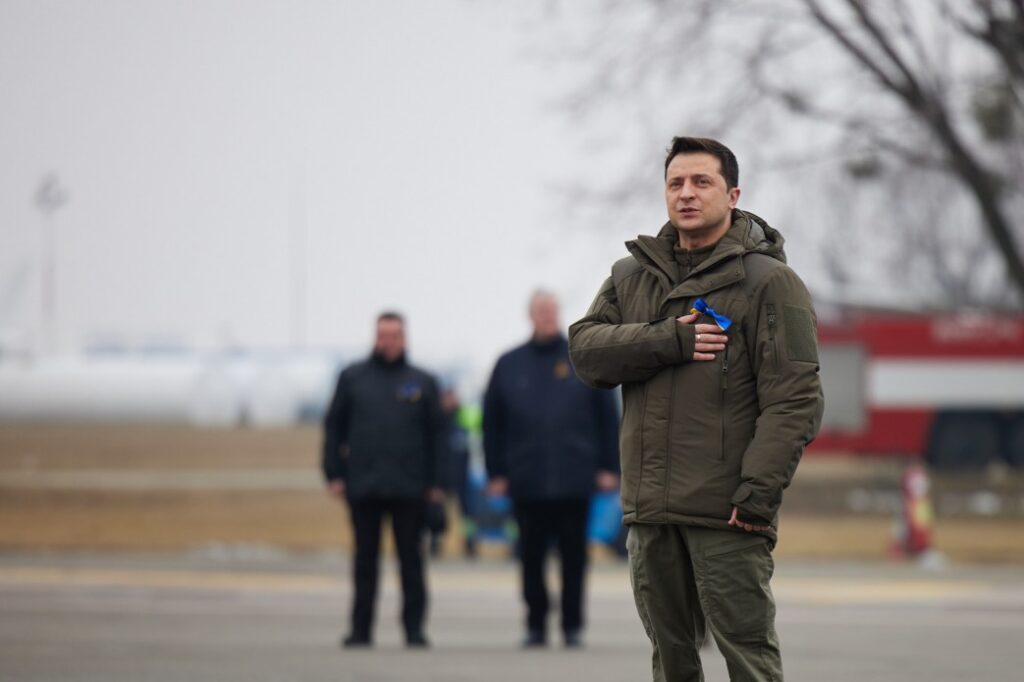 “А де люди? Чому навколо порожнеча?”: Зеленський нікого не запросив на урочистості у День єднання