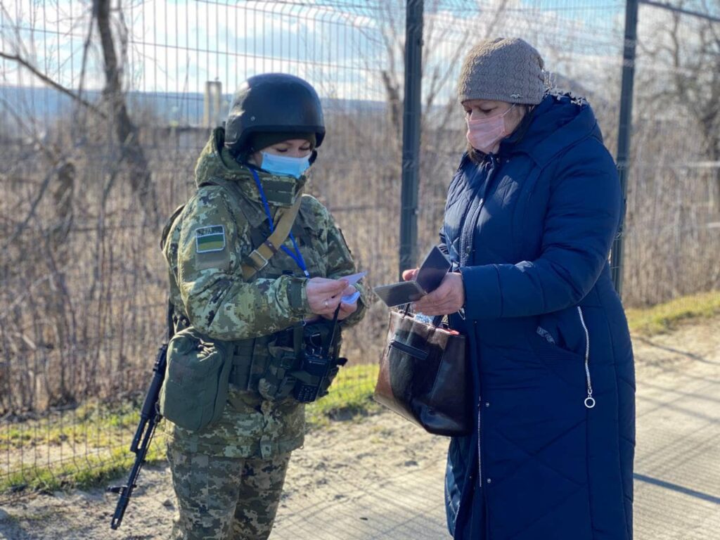 Як працюватимуть КПВВ “Щастя” та “Станиця Луганська”: пояснення ДПСУ