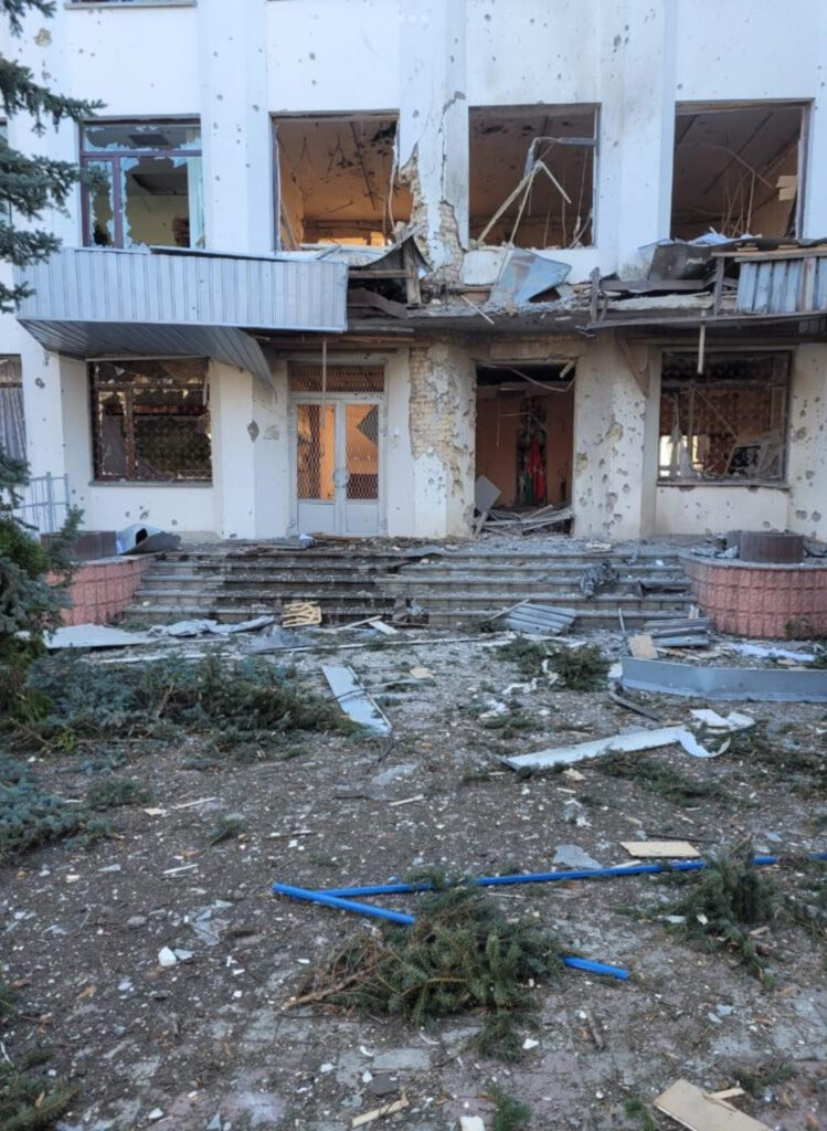 Російські війська обстріляли Бородянку, загорілись два супермаркети
