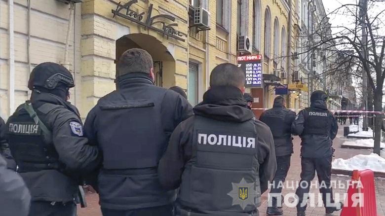 У центрі Києва сталася стрілянина: двох людей госпіталізували