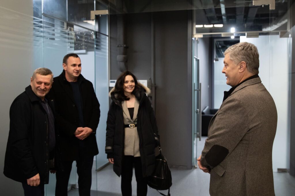 Говорили о культуре и украинском кино: Петр Порошенко встретился с Олегом Сенцовым