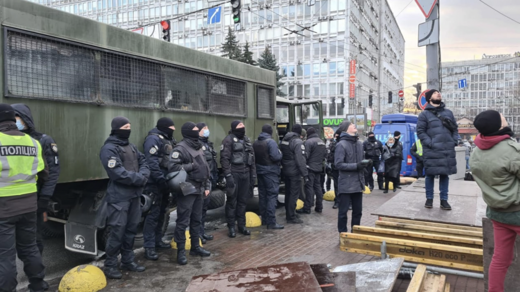 Силовики біля Апеляційного суду блокують площу і перешкоджають народним депутатам – Геращенко