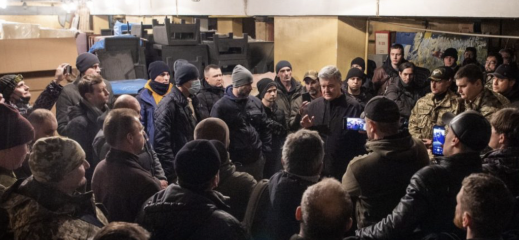 Порошенко зустрівся з бійцями батальйону тероборони, створеного активістами “Євросолідарності” та ветеранами війни проти Росії