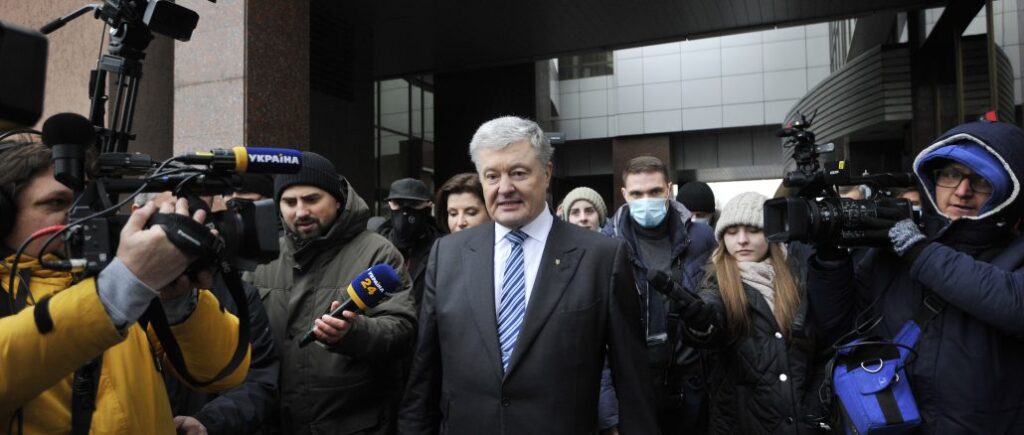 Влада блокує мою політичну діяльність, коли Україна потребує професіоналів у дипломатії – Порошенко
