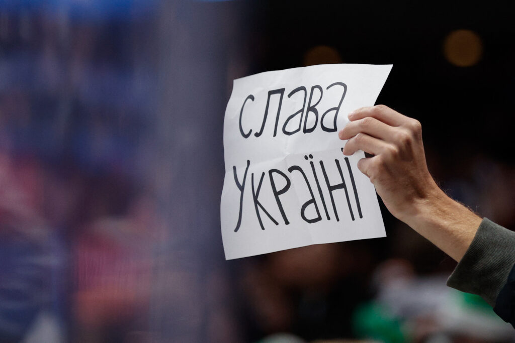 Українські військові та тероборона вибили російський десант з Василькова