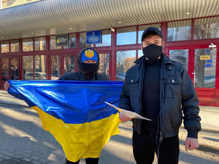 Активісти вимагали від НАБУ допитати депутатку Київради Кулебу у справі про хабар її колеги Трубіцина