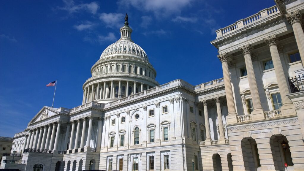 Сенат США схвалив надання Україні 13,6 мільярда доларів