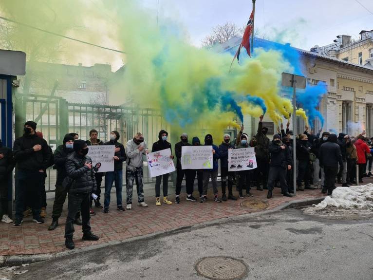 Активісти вимагали пояснень від столичної депутатки Кулеби, звідки у неї статки на розкішне життя