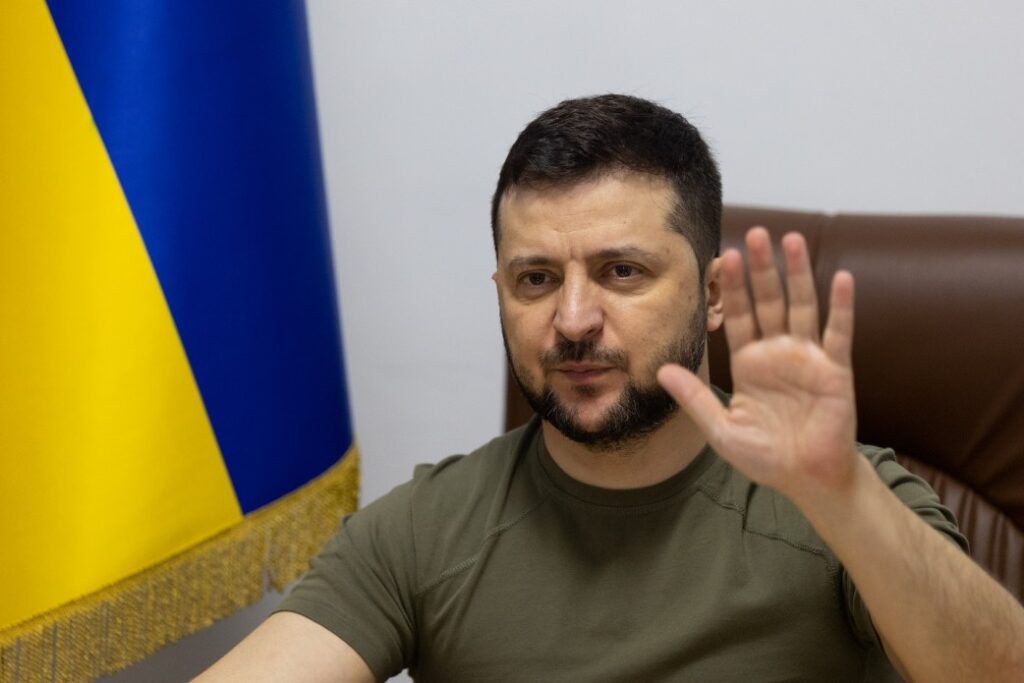 Зеленський обговорив з Байденом оборонну підтримку та новий пакет санкцій
