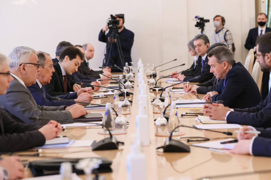 Попри обстріл росіянами цивільних в Україні: президент “Червоного Хреста” зустрівся з Лавровим 