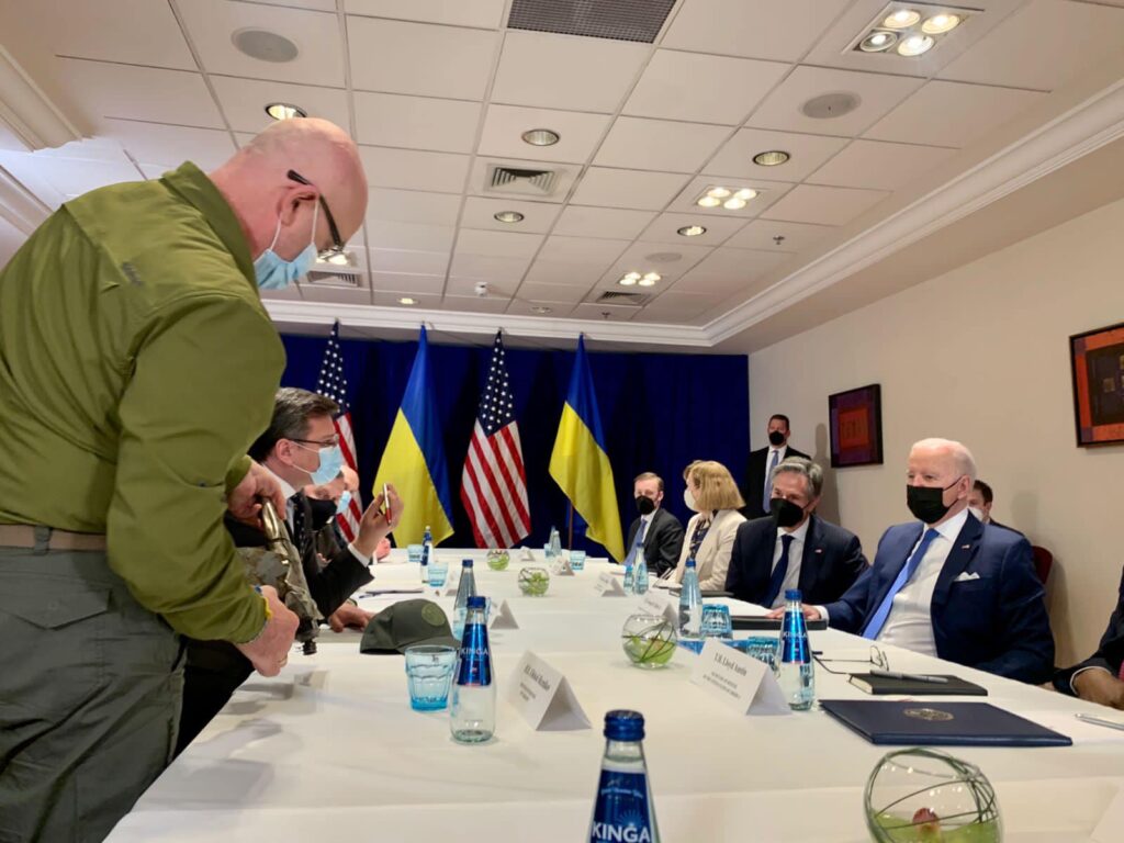 На українську землю падатиме менше ракет — Кулеба розповів про важливу домовленість з Байденом