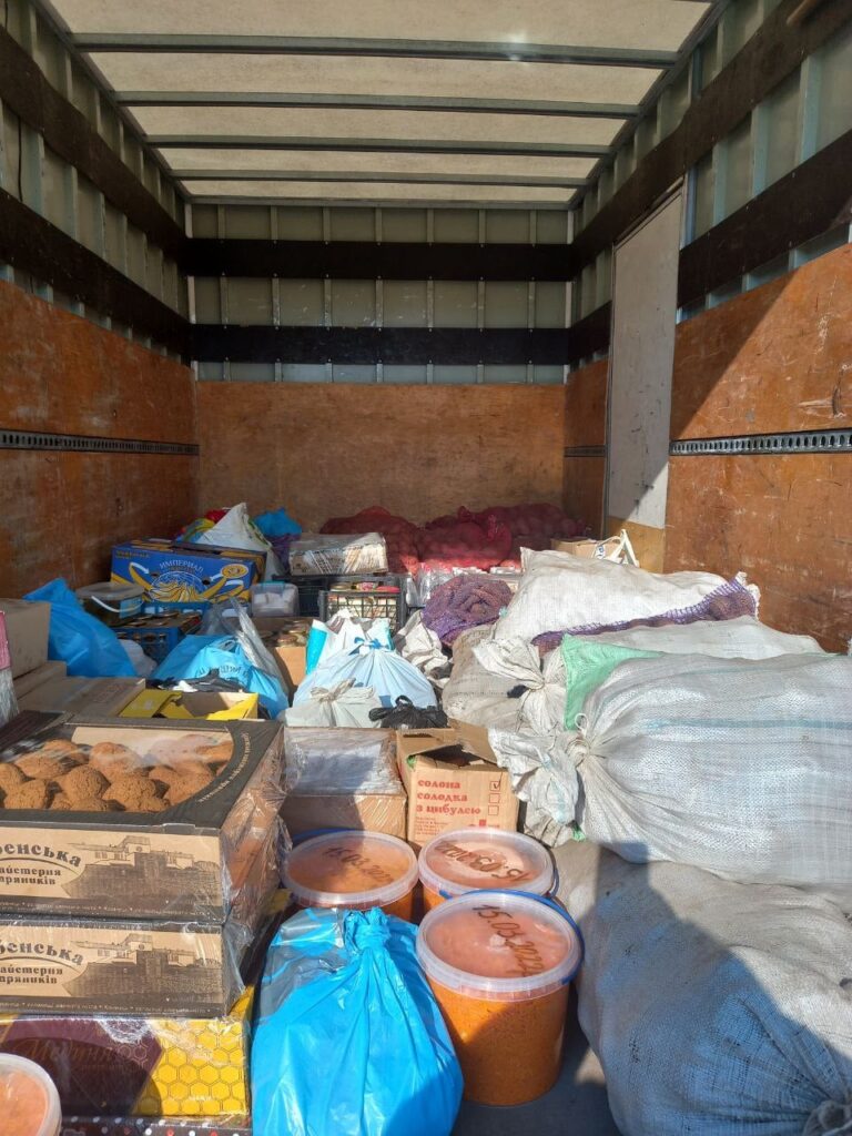 В Тернопольской области волонтеры помогают военным и готовят гуманитарные грузы для зоны боевых действий
