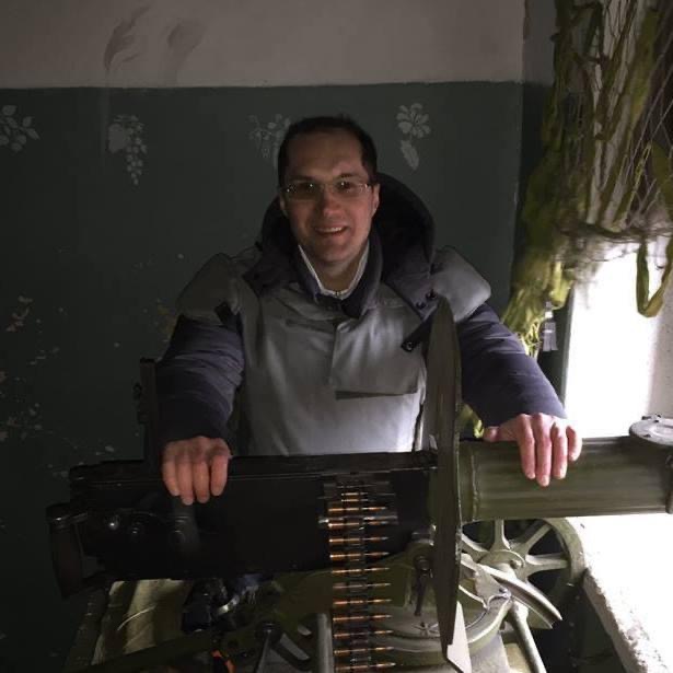 Бутусов посоветовал ДБР вместо «бессмысленного существования в теплых кабинетах» поехать в Гостомель или Бучу и там ловить преступников