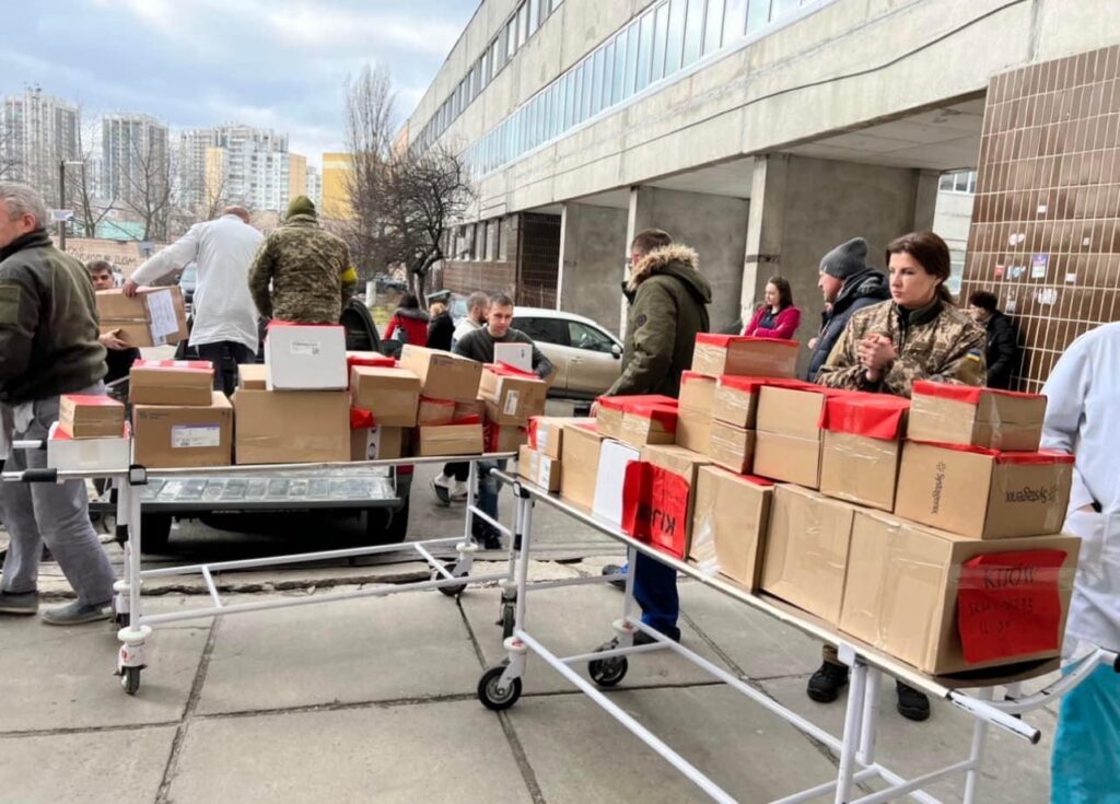 Марина Порошенко передала лікарні швидкої допомоги ліки та медзасоби від польських партнерів