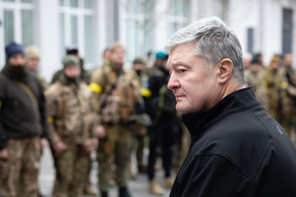Порошенко в Financial Times рассказал, какие шаги принудят путина к миру