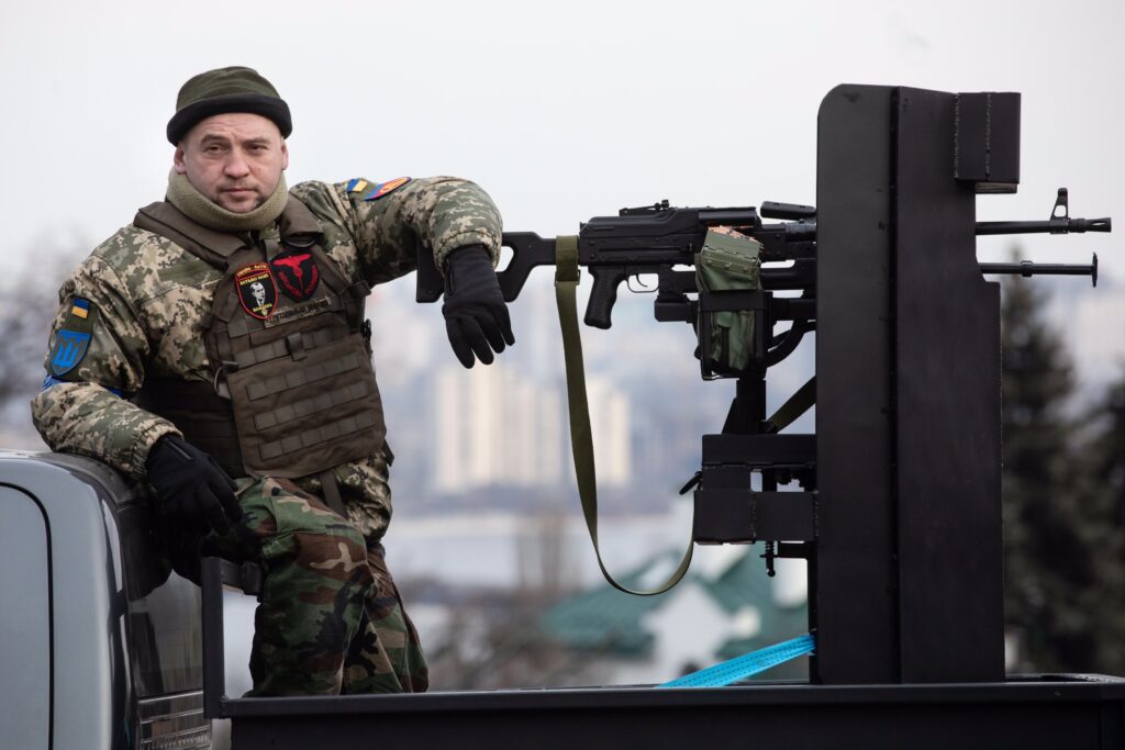 Порошенко передал защитникам Украины 450 бронежилетов, грузовики и бронированные «бандеромобили», вооруженные пулеметами