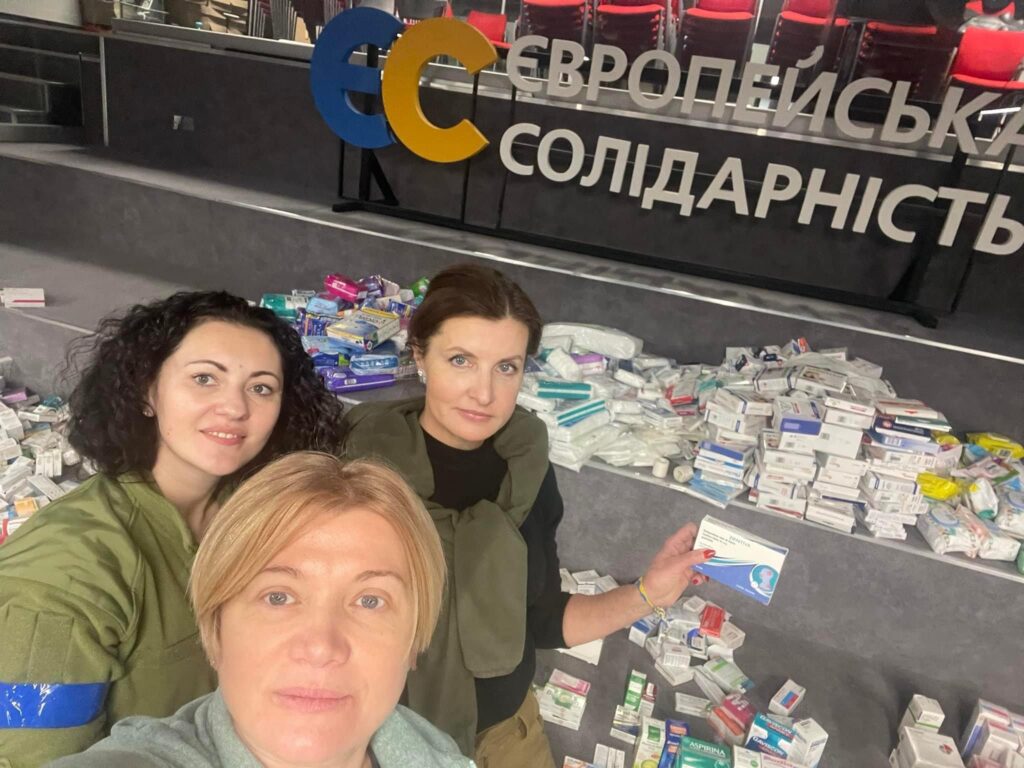 Марина Порошенко показала, как формируются гуманитарные передачи с лекарственными средствами