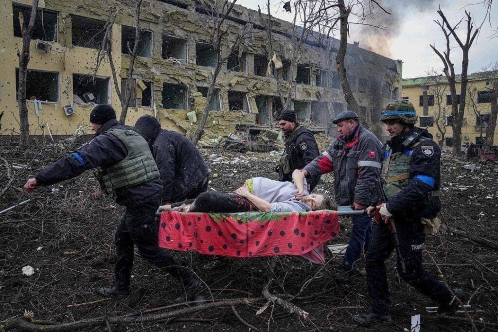 Порошенко після обстрілу пологового будинку у Маріуполі вимагає скликати Радбез ООН