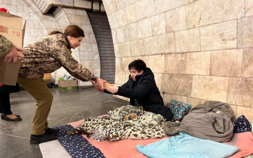 На станции киевского метро передали дополнительные одеяла и питание – Марина Порошенко