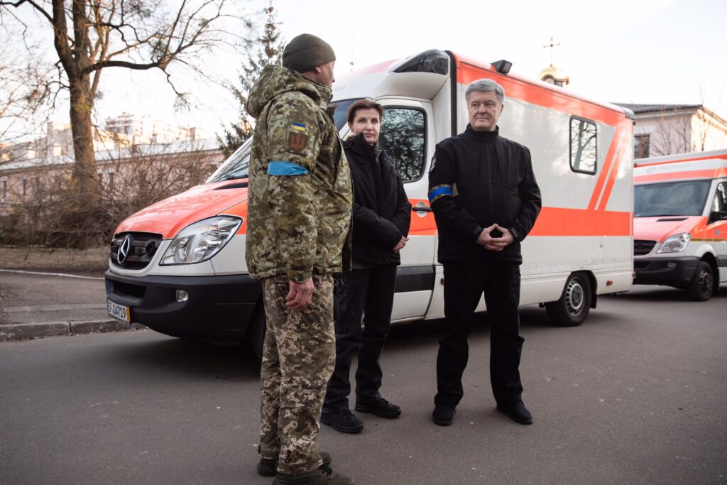 Карети «швидкої, які на прохання Марини Порошенко передали волонтери з Тюрингії, вже у військовому шпиталі