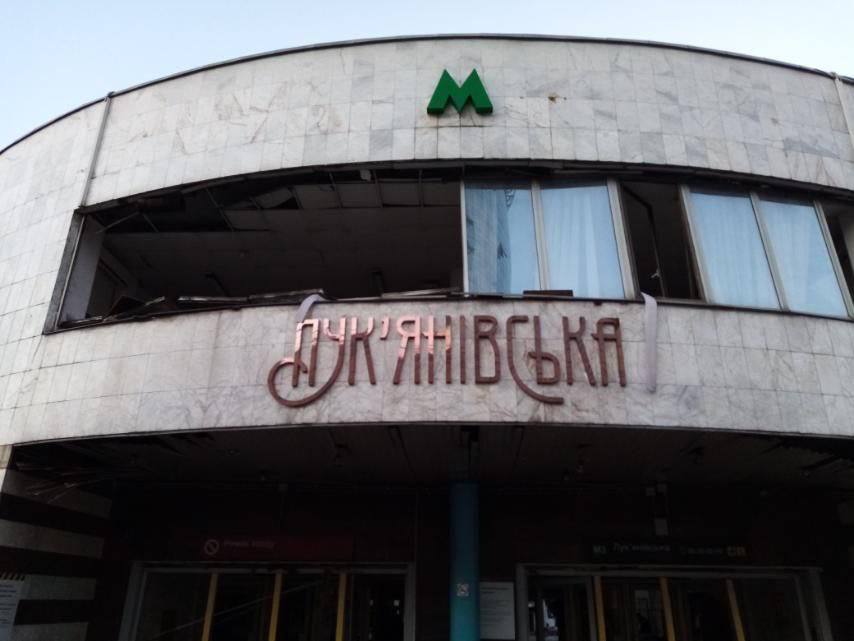 Потужний вибух у Києві: російські окупанти пошкодили станцію метро “Лук’янівська