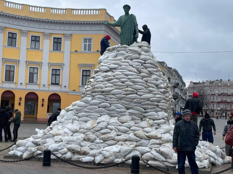 В Одеські області заборонили підвищувати ціни й змінили час комендантської години